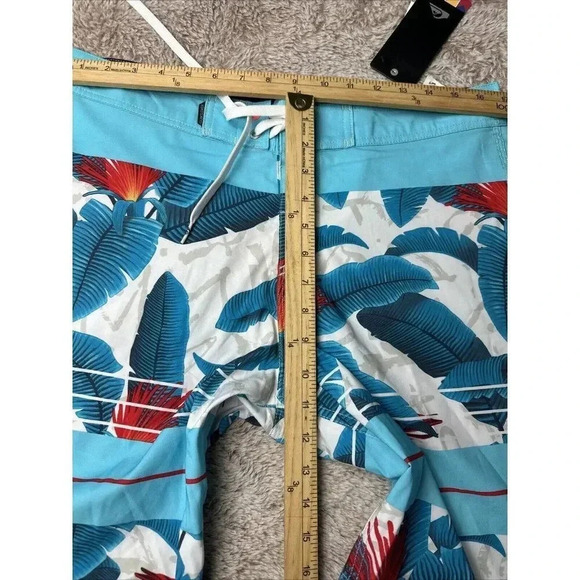 Quiksilver Shorts Every Day Board Shorts Skateboard Surf Beach Size 32 New - Picture 11 of 16